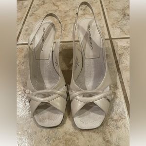 Vintage Bandolino Open Toe Sling Back Heels Pumps Shoes 8.5M Ivory